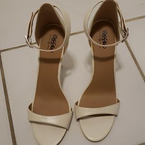 Mossimo White Heels 👠